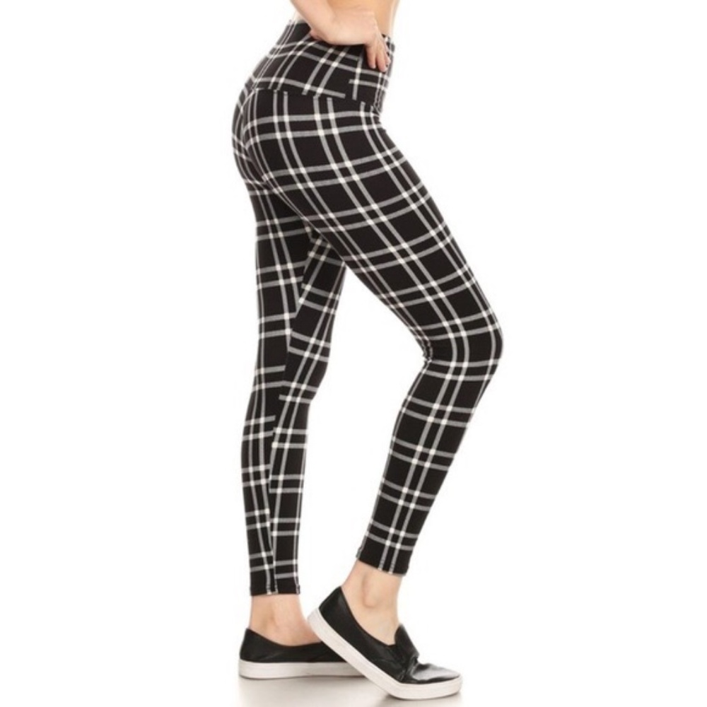 Soft Black White Plaid Lined Leggings - Picture 2 of 7